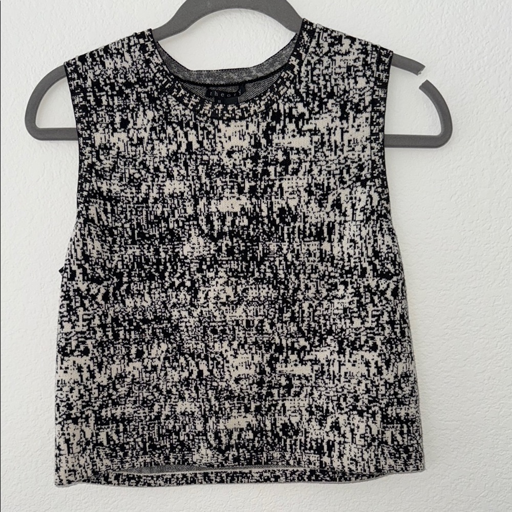 Theory Black and White Crop Top